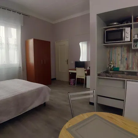 Affittacamere La Spezia Inn 3* 라스페치아